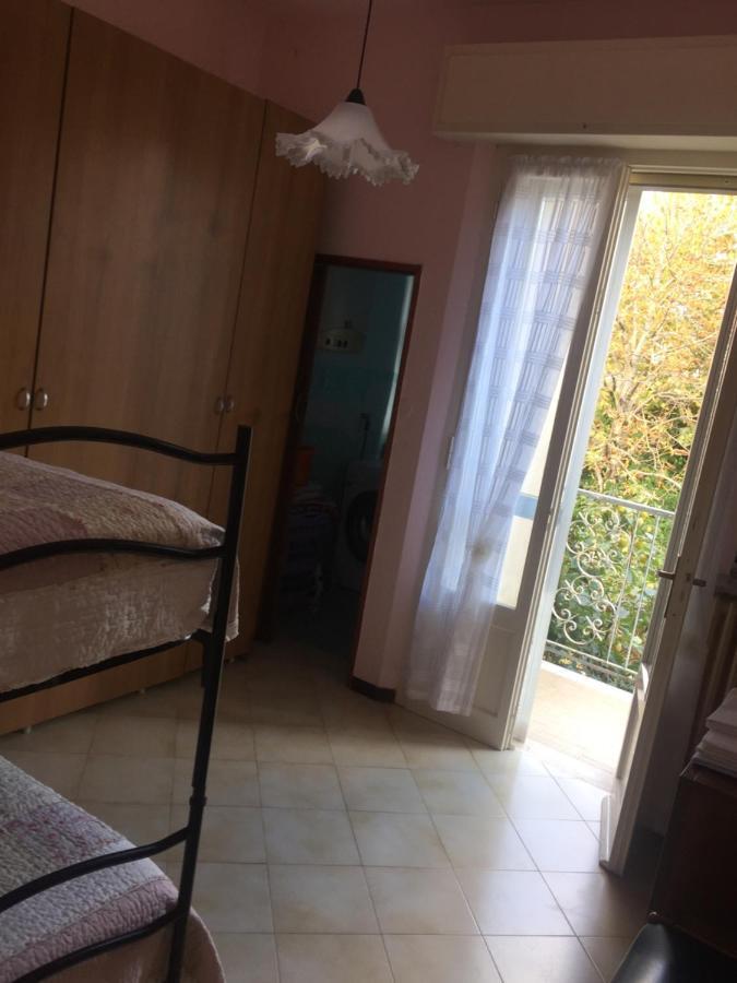 La Casa Di Clara Ombrellone Con 2 Lettini Al Lido San Giuliano Gratis E Parcheggio Privato Gratis Lägenhet Rimini Exteriör bild
