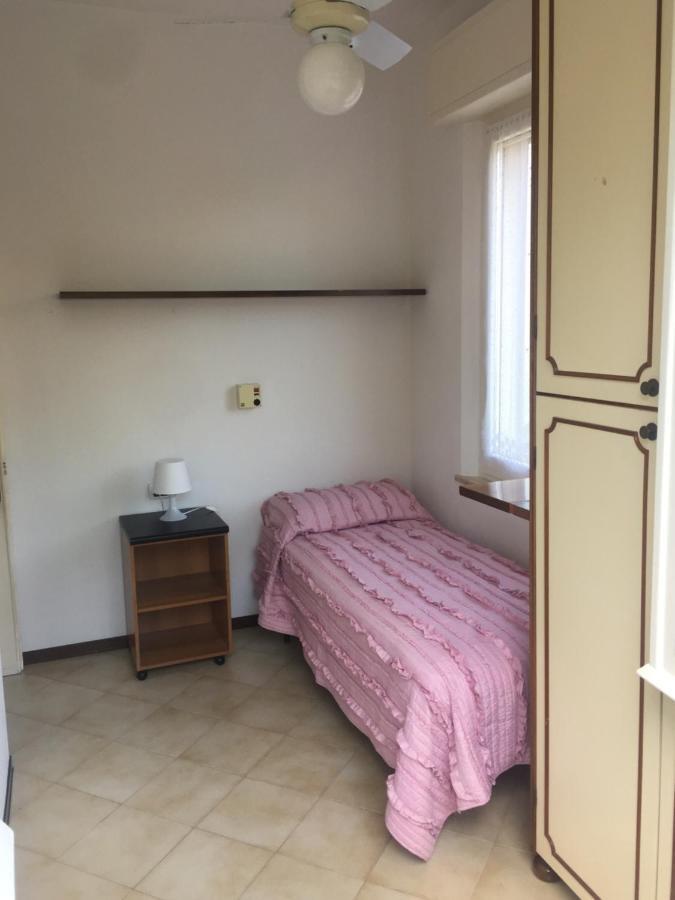 La Casa Di Clara Ombrellone Con 2 Lettini Al Lido San Giuliano Gratis E Parcheggio Privato Gratis Lägenhet Rimini Exteriör bild